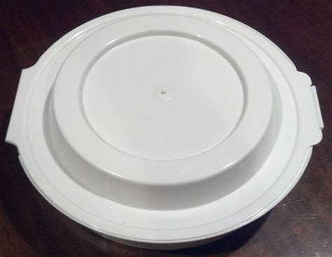 heavy plastic storage pyrex pie keeper or pie cake container