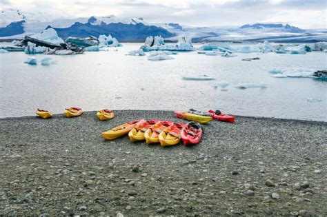 Empty Canoes editorial image. Image of lake, travel - 164125065