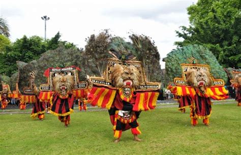 Tari Reog Ponorogo: Pengertian, Sejarah, Tokoh, Properti dan Fungsinya ...