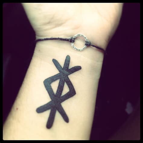 My birthday tattoo - a binding rune for inner strength. #rune #binding | Tatueringar | Pinterest ...