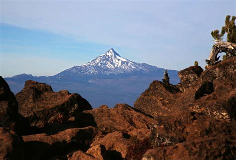 Find incredible mountain views atop Black Butte in central Oregon ...