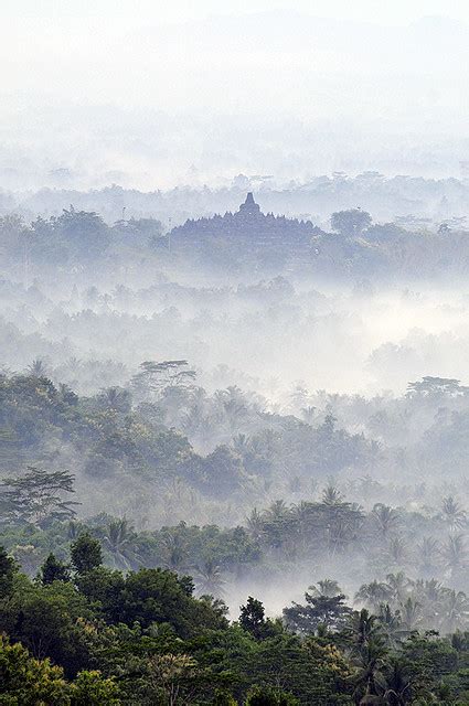 Candi Borobudur | During Sunrise | Irwandy Mazwir | Flickr