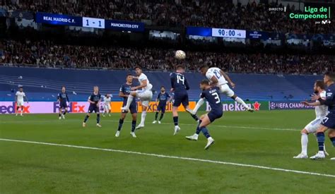 Rodrygo does it again: a brace from the Brazilian to level the tie!