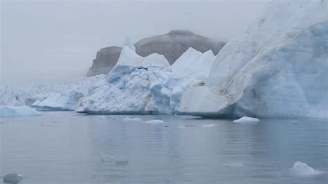 Row Of Large Icebergs In The Arctic Ocean. Stock Footage Video 5341871 - Shutterstock