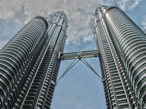 Nak Lihat Keindahan KL Dari Atas Awangan? Ini Panduan Naik Skybridge Dan Tingkat 86 KLCC!