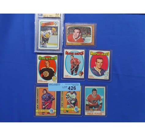 LOT OF VINTAGE HOCKEY CARDS