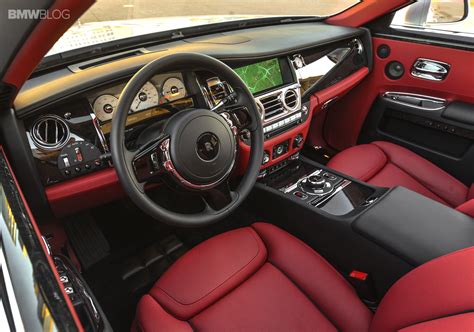 Rolls Royce Ghost 2021 Interior Red - canvas-ily