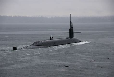 The Ohio-class ballistic-missile submarine USS Kentucky (SSBN 737 ...