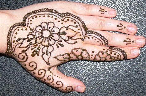 20 Ok Google Gambar Henna Di Telapak Tangan Terupdate | Tuttohenna