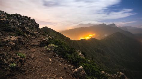 A mountain with a view of the sunset · Free Stock Photo