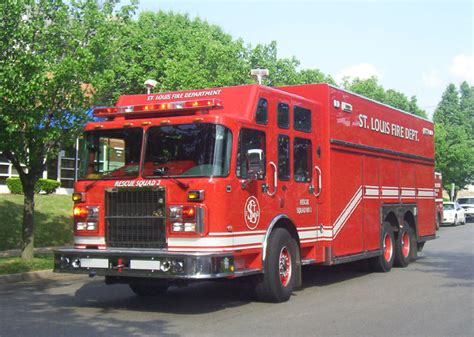 Fire Engines Photos - St. Louis Fire Department - Squad 2