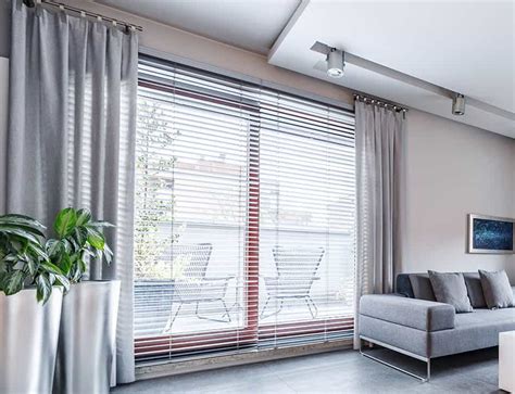 A Guide To Placing Your Curtains Over Blinds – Furnishing Tips