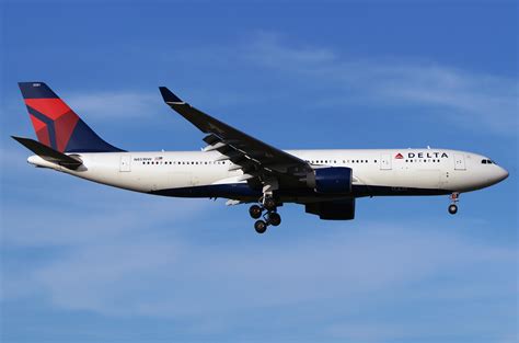 Airbus A330-200 Delta Airlines. Photos and description of the plane