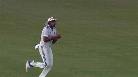 Watch Wicket! Jaddu Gets Chanderpaul Video Online(HD) On JioCinema