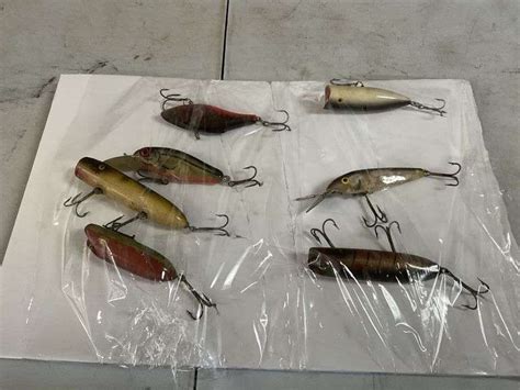 Vintage fishing lures - Legacy Auction Company