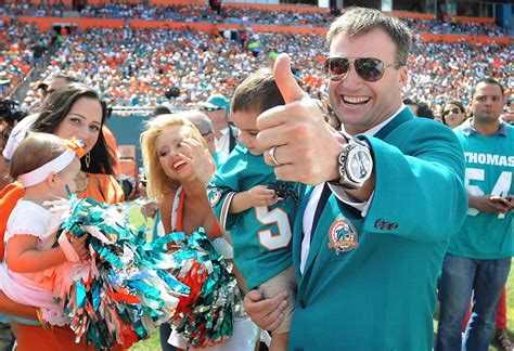 Dolphins Linebacker Zach Thomas Had a Heartwarming Reaction to the Hall ...