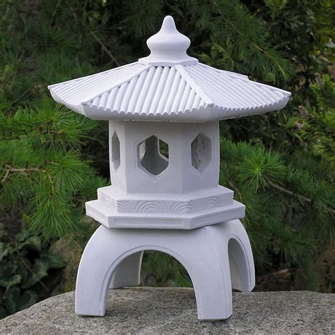 Pagoda Lantern | Asian garden, Garden lanterns, Pagoda lanterns