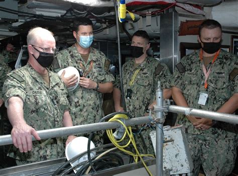 DVIDS - Images - Commander, U.S. Submarine Forces Visits USS Tennessee (SSBN 734) [Image 5 of 6]