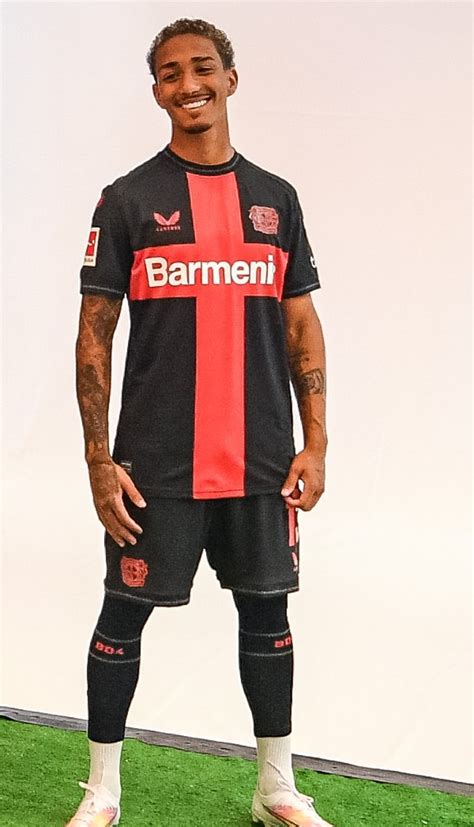 New Bayer Leverkusen Jersey 2023-2024 | Castore Bayer 04 Home Cross ...