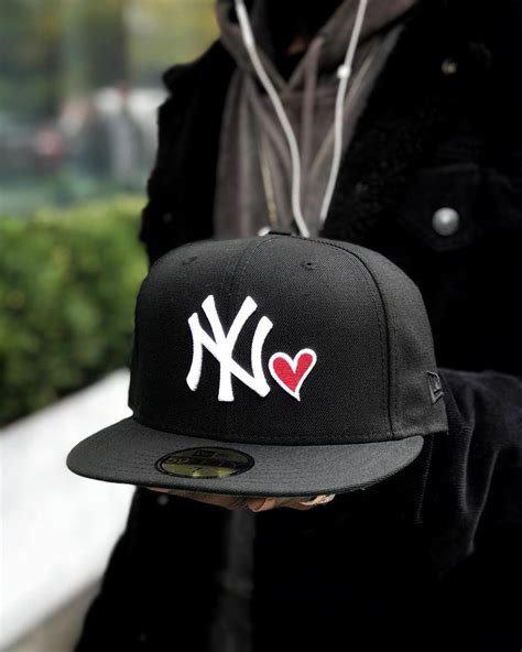 New Era Black New York Yankees Heart ️ 59Fifty Fitted Hat