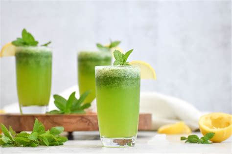 How to make refreshing mint lemonade | Middle East Eye