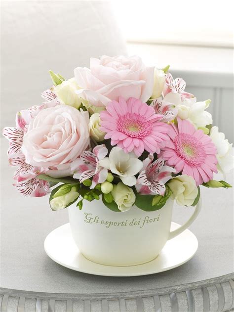 cup and saucer flower arrangement | Fleurs fête des mères, Fleur design, Fleurs mariage