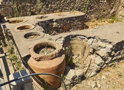 Thermopolia Found In Pompeii Suggests Ancient Romans Ate Fast Food