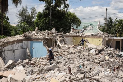 Tropical Storm Grace drenching Haiti as quake death toll tops 1,400 ...