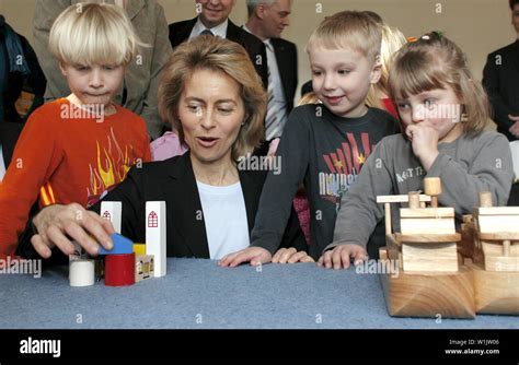 Ursula Von Der Leyen Family - Dame Sarah Connolly On Twitter Supermum ...