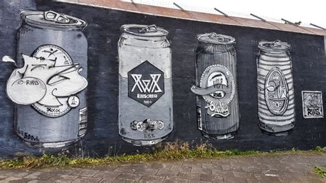 Reykjavik Street Art - Nomadbiba