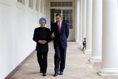 File:President Barack Obama walking with Prime Minister Manmohan Singh 2009-11-24.jpg ...