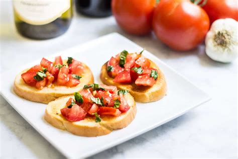 Tomato Crostini with Fresh Basil - Mon Petit Four®