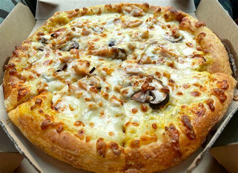 Domino's Pizza Crust: A Guide to Their Different Types - Pizzaware