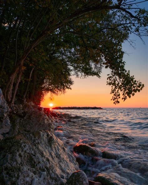 Lake Erie Sunset. Cleveland, OH. [OC] [2438 x 3048] : r/EarthPorn