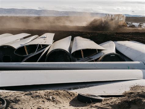 Bloomberg: Wind Turbine Blades Can’t Be Recycled, So They’re Piling Up in Landfills