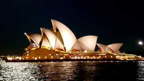 Does The Sydney Opera House Light Up At Night | Shelly Lighting