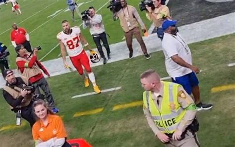 Travis Kelce’s simple gesture made a big impact on young Chiefs fan at ...