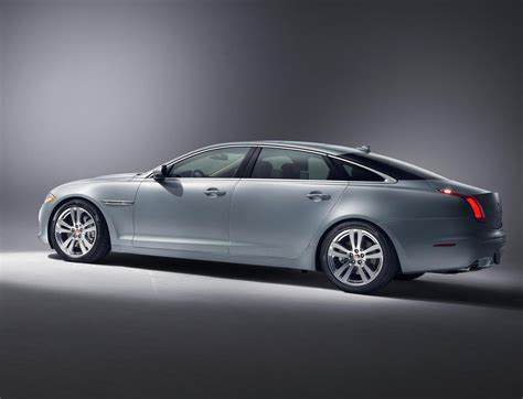 Jaguar XJ Photos and Specs. Photo: Jaguar XJ review and 22 perfect ...