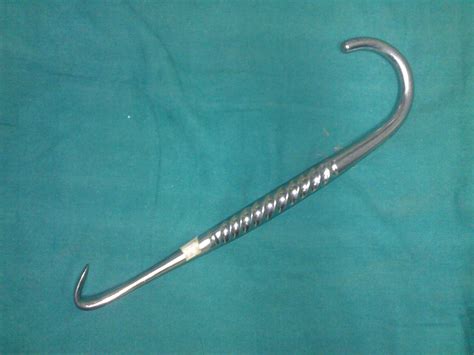 File:Medical Instruments O&G Hook with crochet.jpg - Wikimedia Commons