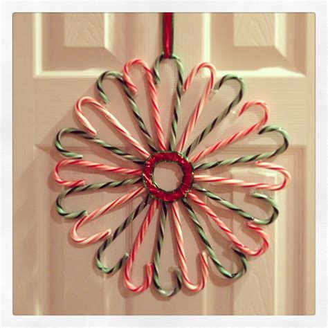 30+ Candy Cane Christmas Wreath – DECOOMO