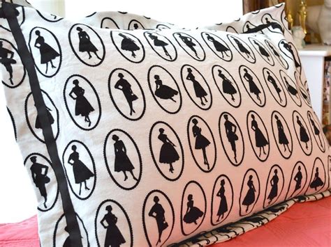 Free Pillow Sham Pattern - Organized 31