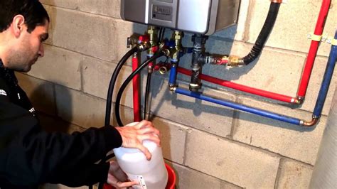 [SOLVED] Tankless water heater flush - Easy descaling method - Fix error code LC - Rinnai RL75i ...