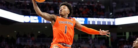 Iowa vs. Auburn: 2023 NCAA Tournament Picks & Predictions | BettingPros