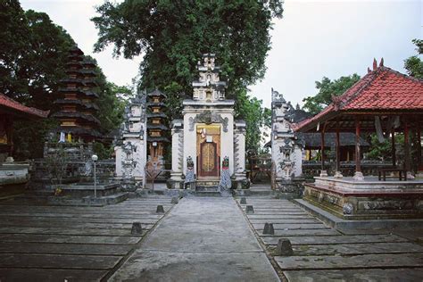 Tirta Yatra to Nusa Penida, The Religius Tour on the Exotic Island