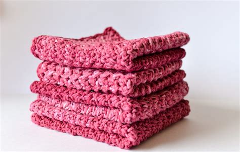 Beautiful crochet washcloths - 4 free patterns, US terms - Yarnandy