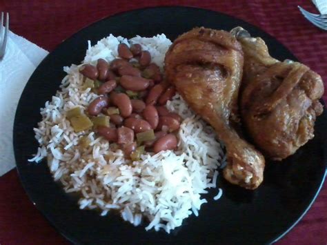 Puerto Rican Rice and Beans with Fried Chicken legs. Yummy! :) | Fried chicken legs, Food ...