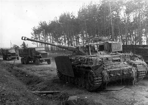 Abandoned late Panzerkampfwagen IV 1945 | World War Photos