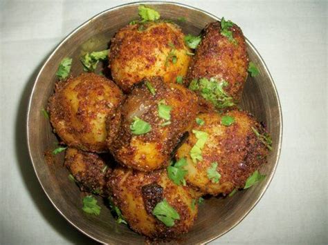 Chettinad Potatoes / Potatoes Cooked in Chettinad Spices - Yummy Tummy ...