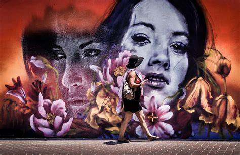 woman walking by the wall mural at bondi beach, woman in front of mural 4k HD Wallpaper