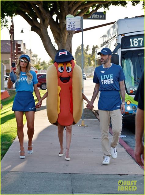 'Simple Life' Reboot Begins Filming: Nicole Richie Wears Hot Dog Suit ...